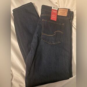 NWT Levi’s size 12 mid rise skinny jeans 👖